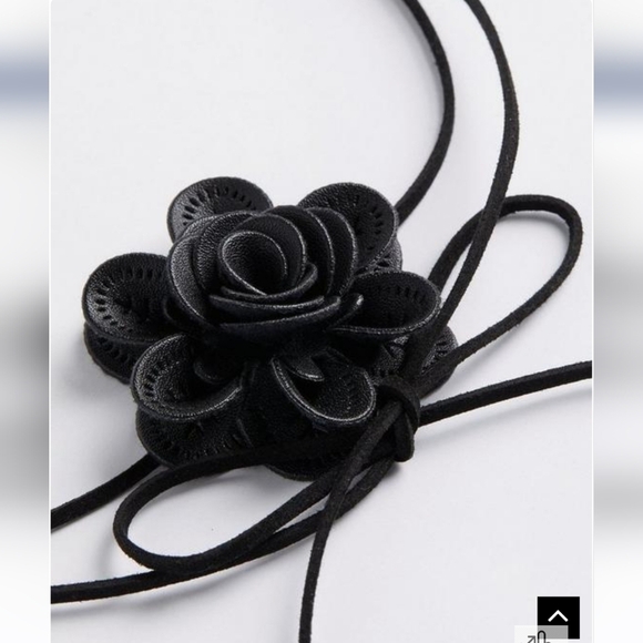 🆕️ ROSETTE CHOKER - FAUX LEATHER NECKLACE - Picture 2 of 2